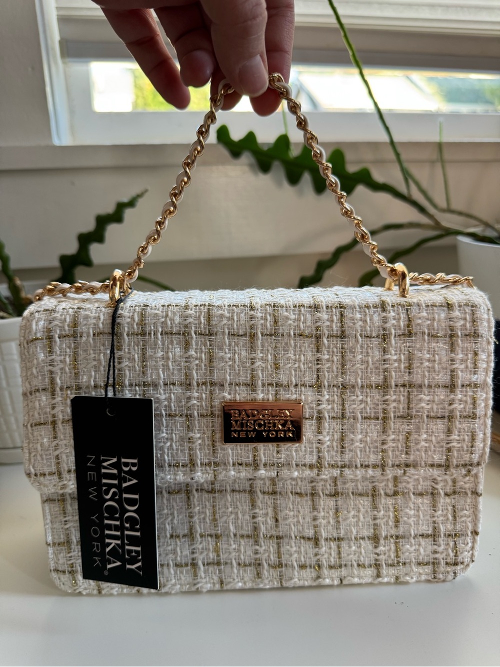 Badgley Mischka Cream Tweed Shoulder Bag with Gold Chain